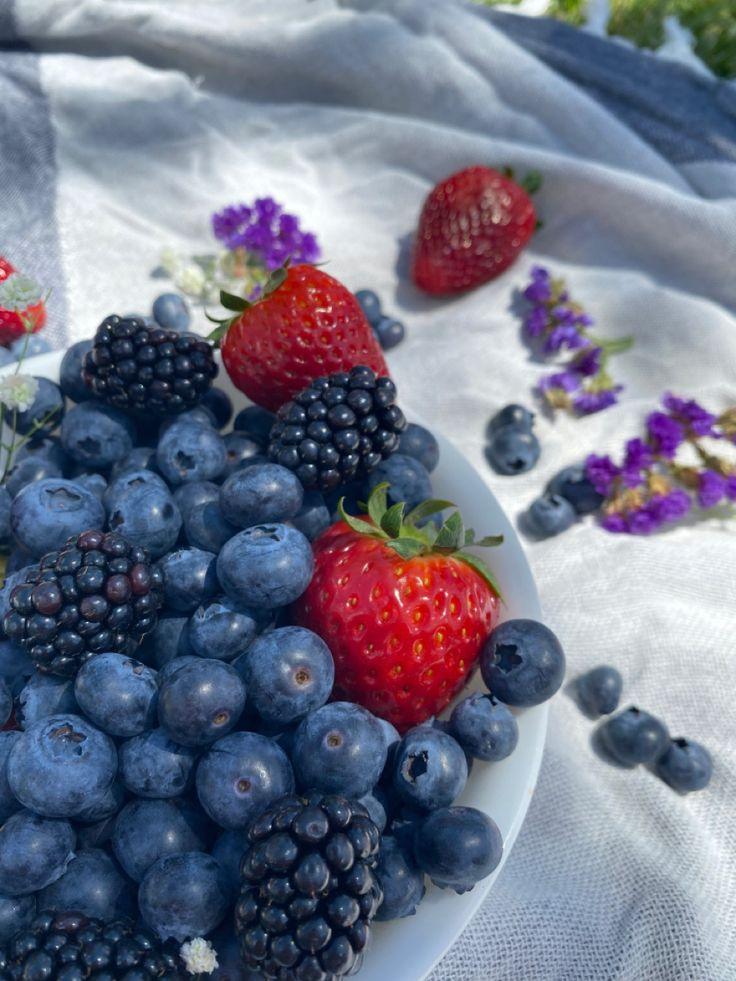 Farm's Pride: Juicy Berries Collection